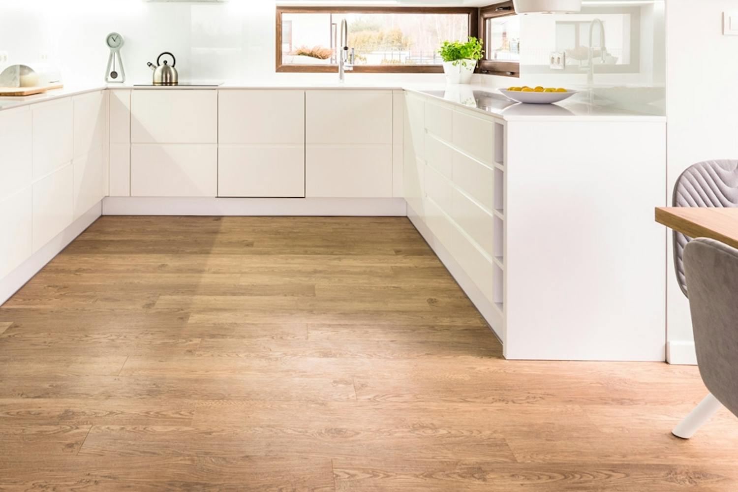 Mat lak – giver en flot, naturlig overflade på dit trægulv. Mat lak – giver en flot, naturlig overflade på dit trægulv.